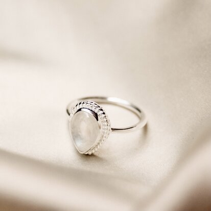 Scarlett ring ♡ rainbow moonstone silver