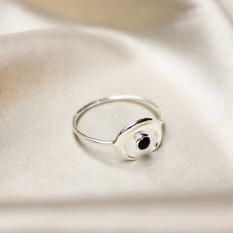 Ariel ring ☽ young moon onyx silver