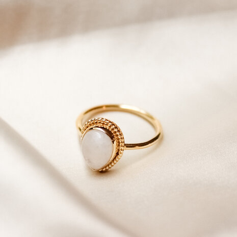 Scarlett ring ♡ rainbow moonstone gold