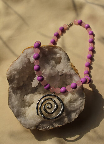 Donna necklace 
