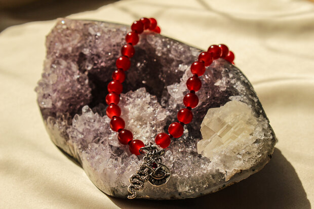 Ain necklace