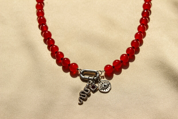 Ain necklace