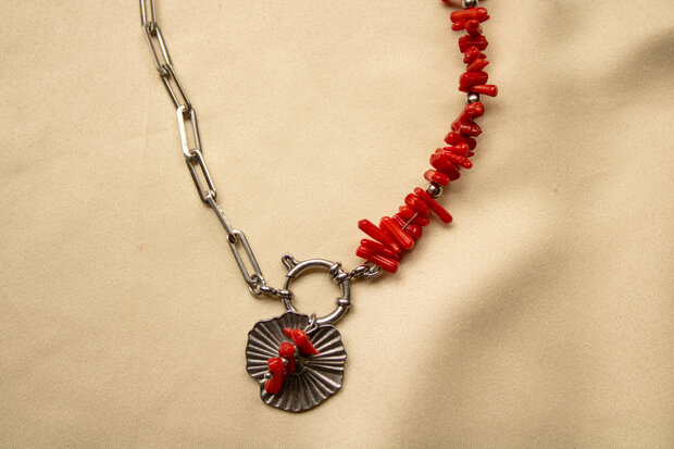 Avi Necklace