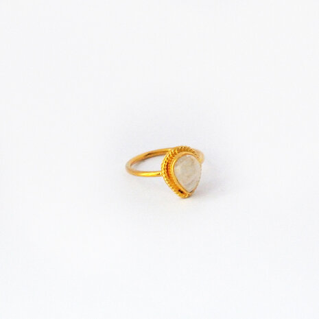 Scarlett ring ♡ rainbow moonstone gold